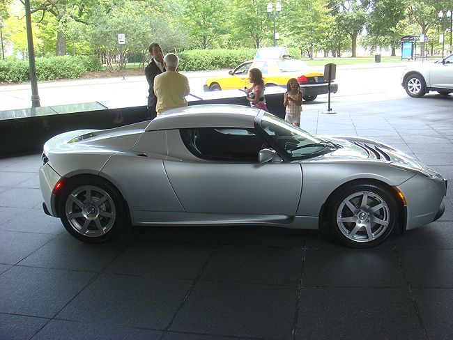 Tesla Roadster Spotted in Chicago 5